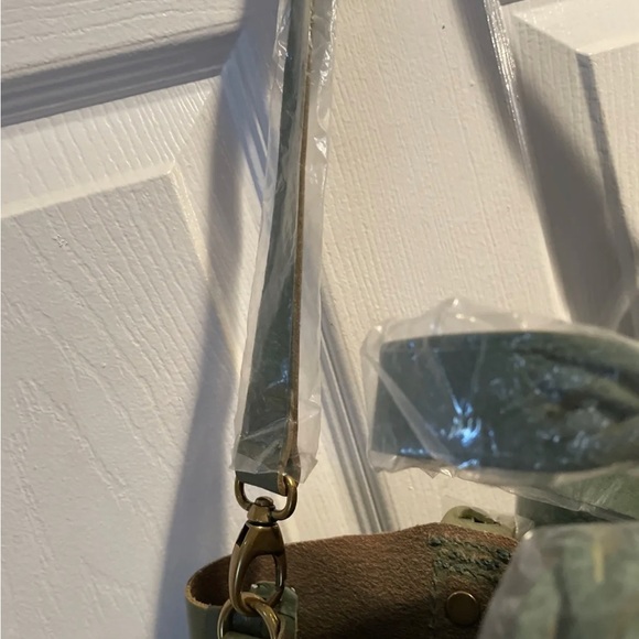 NWT Isabella Fiore Gisela Diamond Stitched Leather Green Tote Bag - Picture 4 of 11